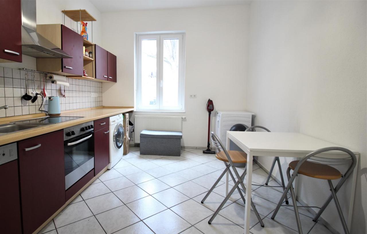 Privatzimmer Nahe Bahnhof Und City Apartment Wurzburg Bagian luar foto