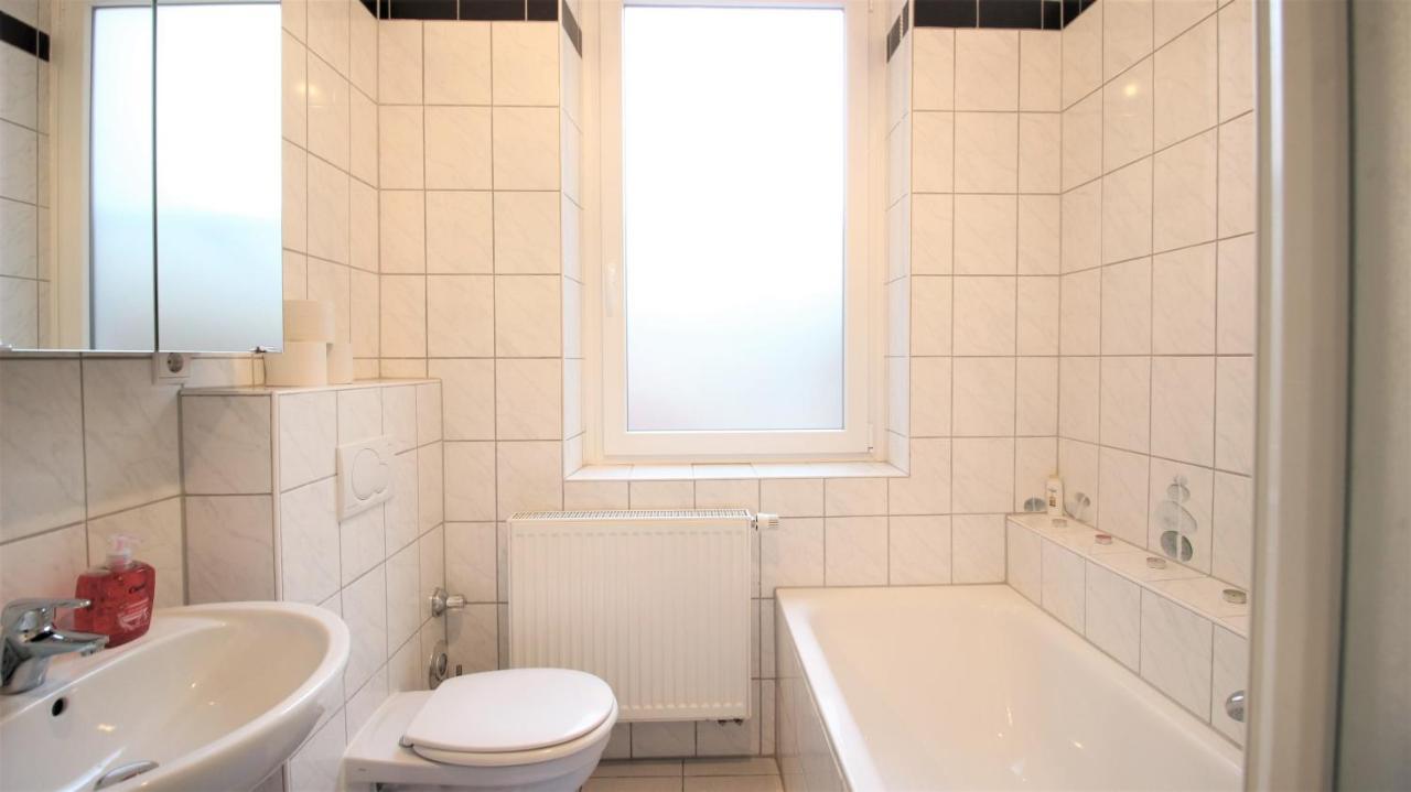 Privatzimmer Nahe Bahnhof Und City Apartment Wurzburg Bagian luar foto